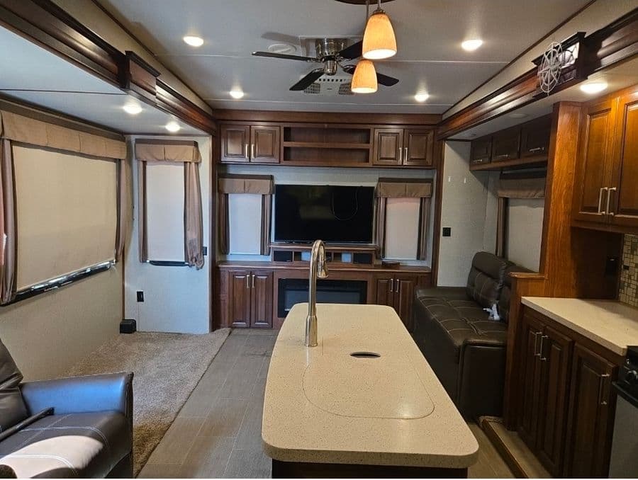 2018 Keystone Avalanche 300RE