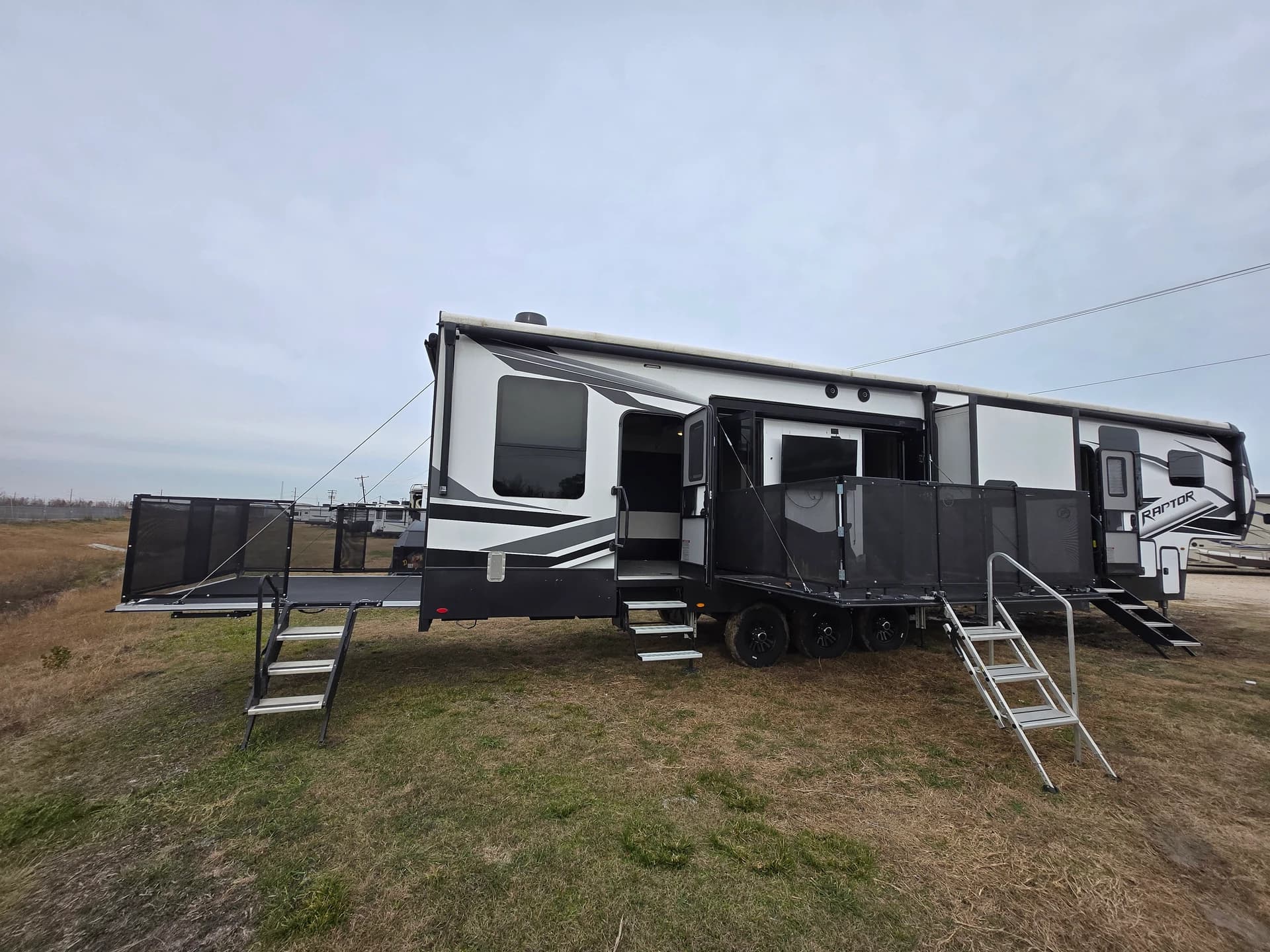 2022 Keystone Raptor 429