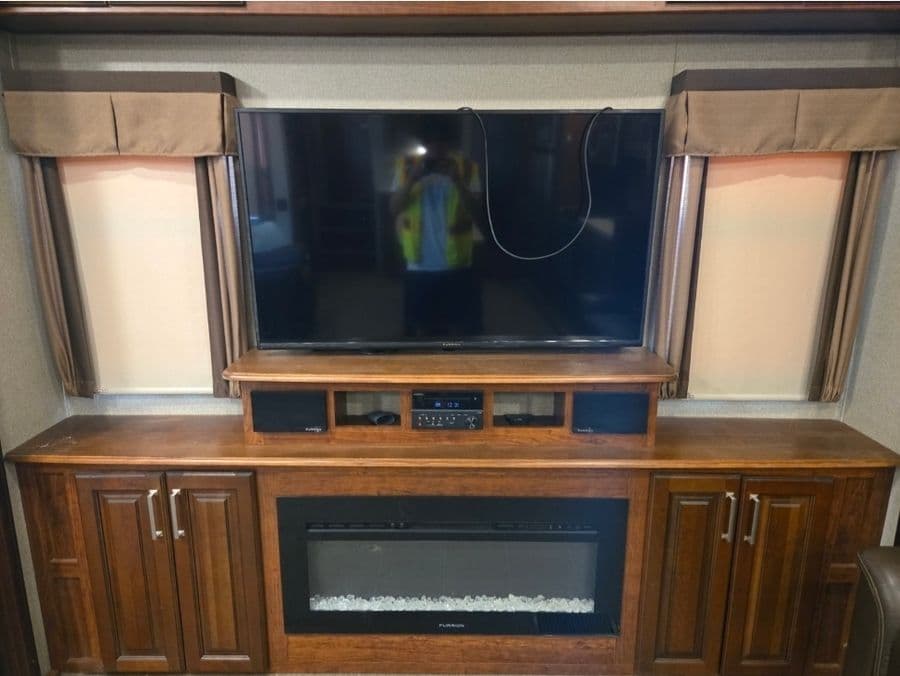 2018 Keystone Avalanche 300RE