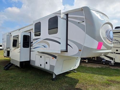 2021 Palomink Columbus 388FK