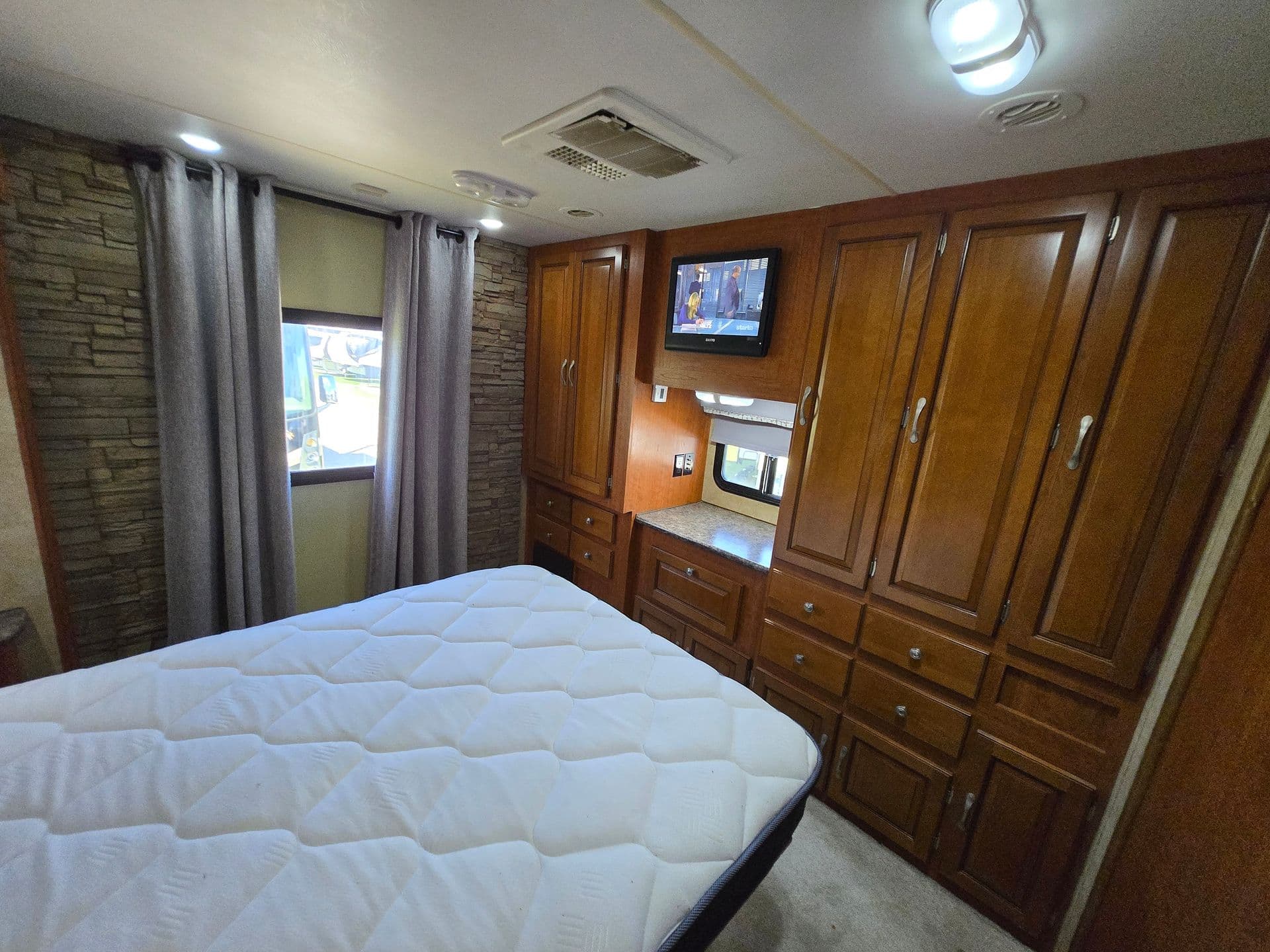 2009 Forest River Georgetown 373DS