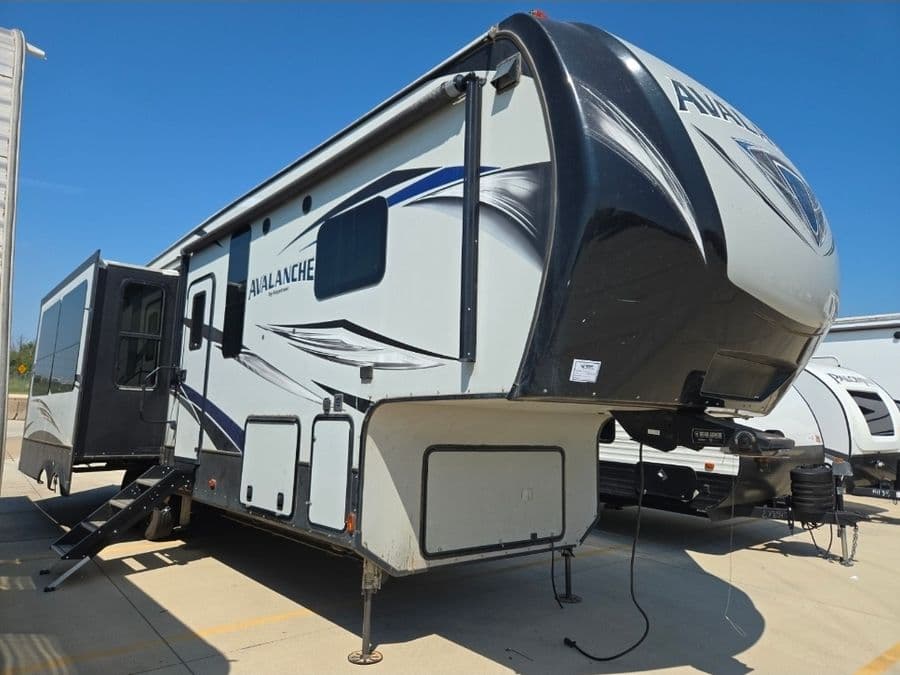 2018 Keystone Avalanche 300RE