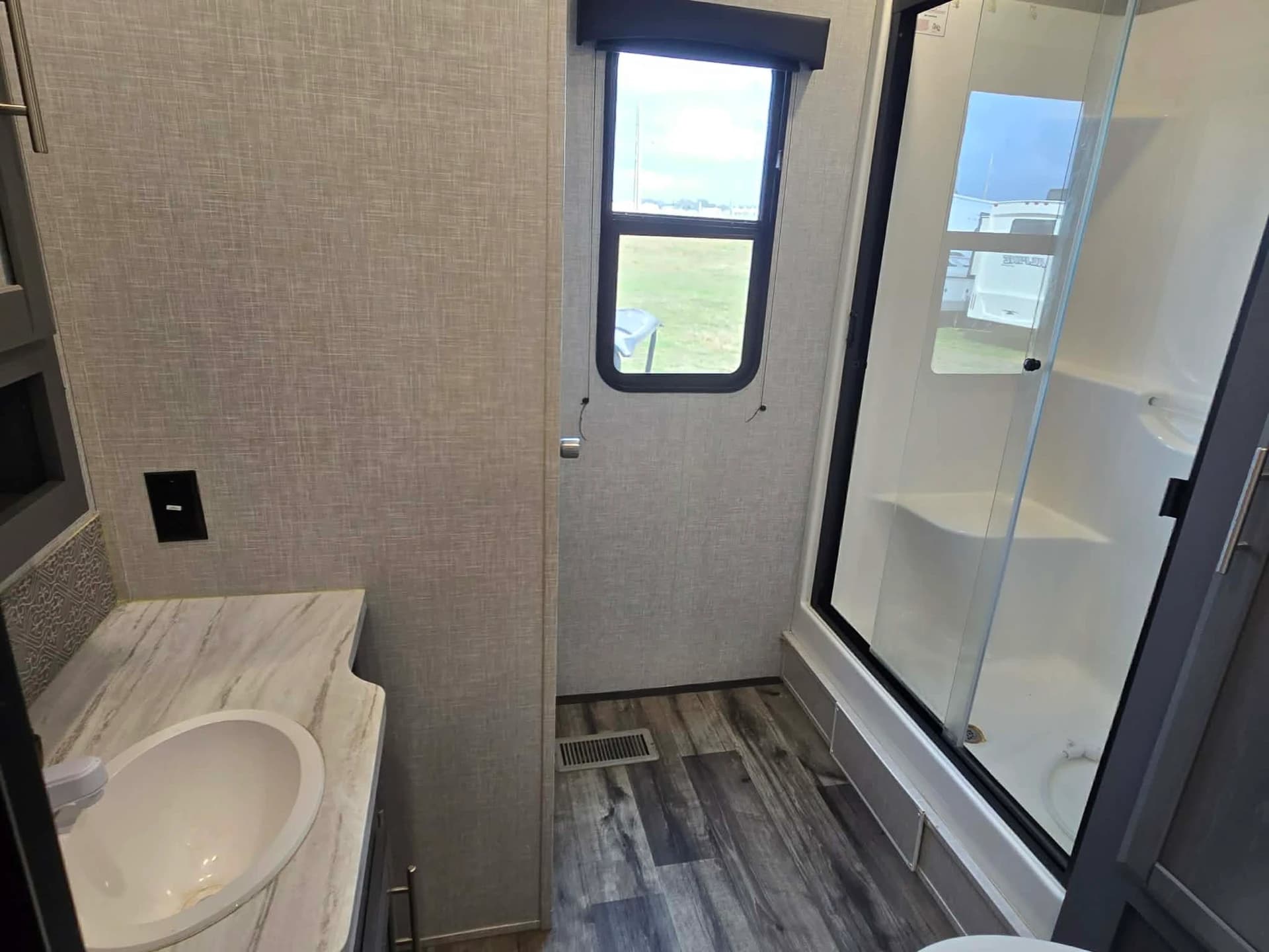 2022 Keystone Volante 3851FL