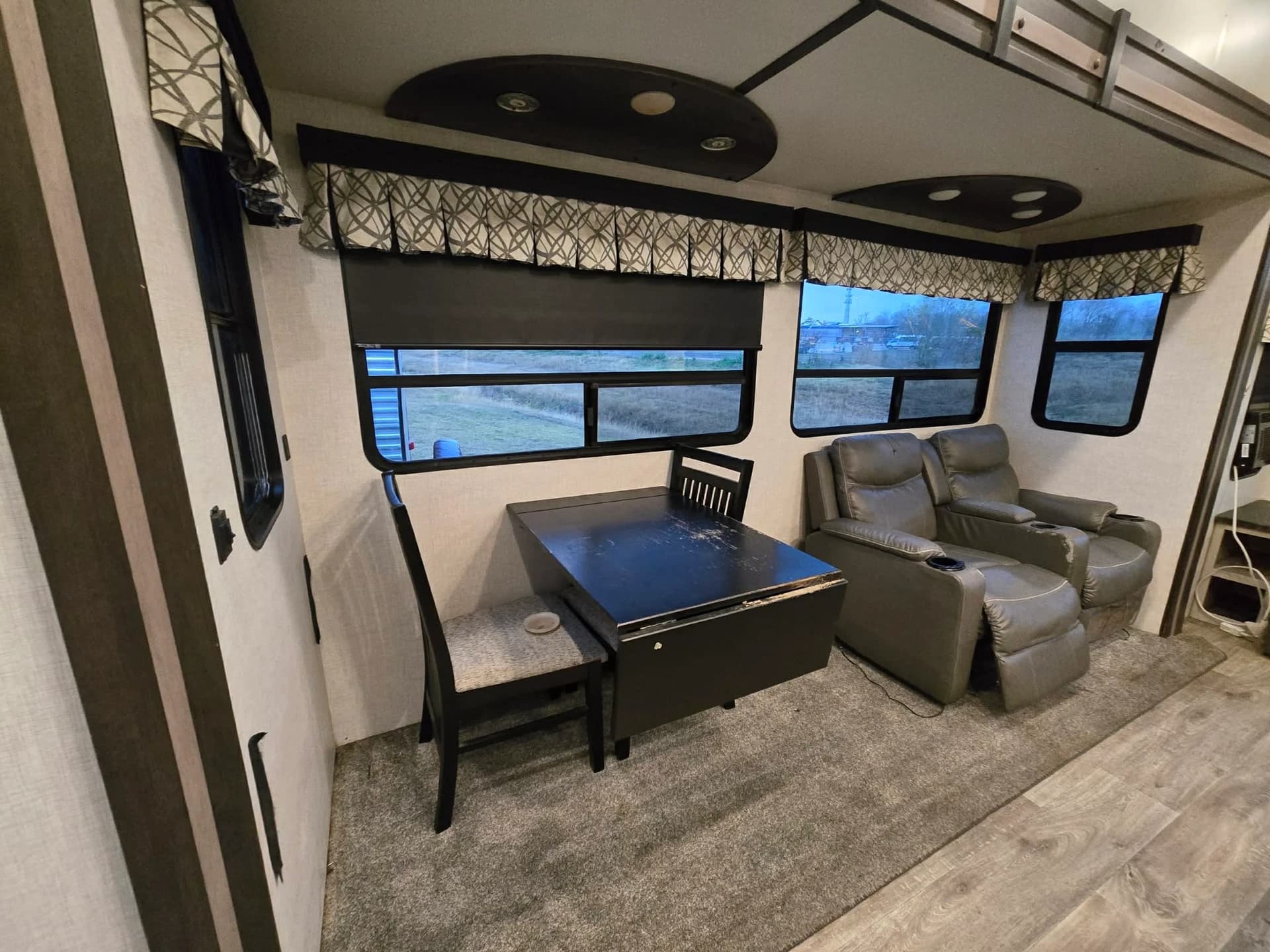 2021 Keystone Hampton 375DBL