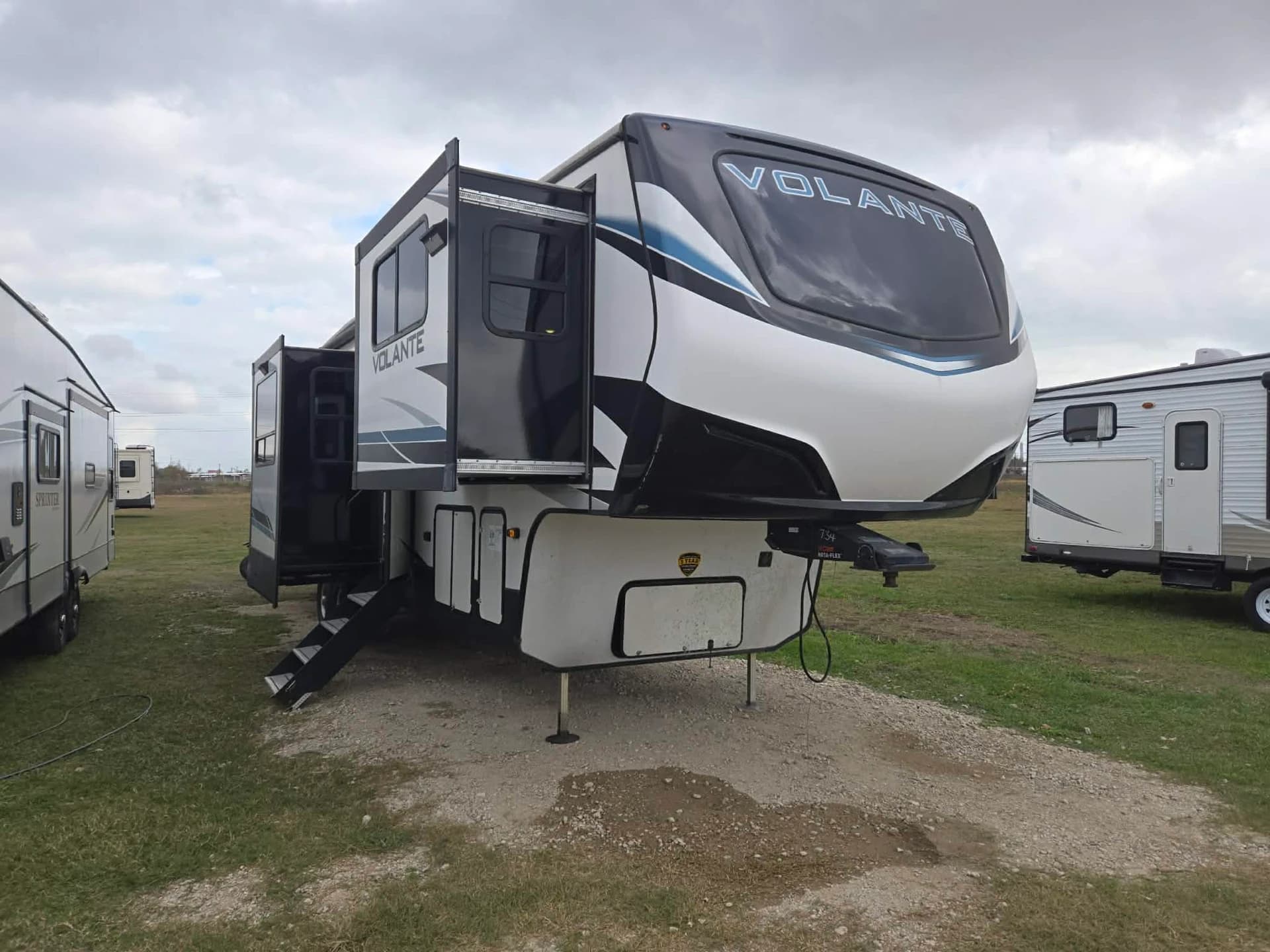 2022 Keystone Volante 3851FL