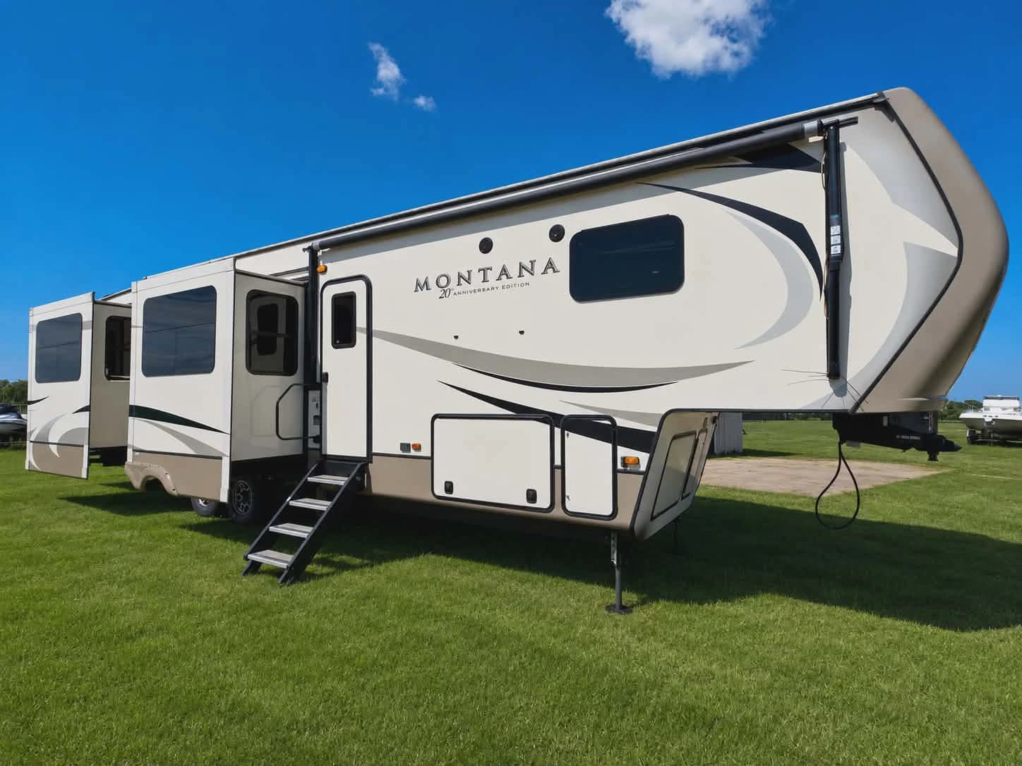 2019 Keystone Montana 3701LK