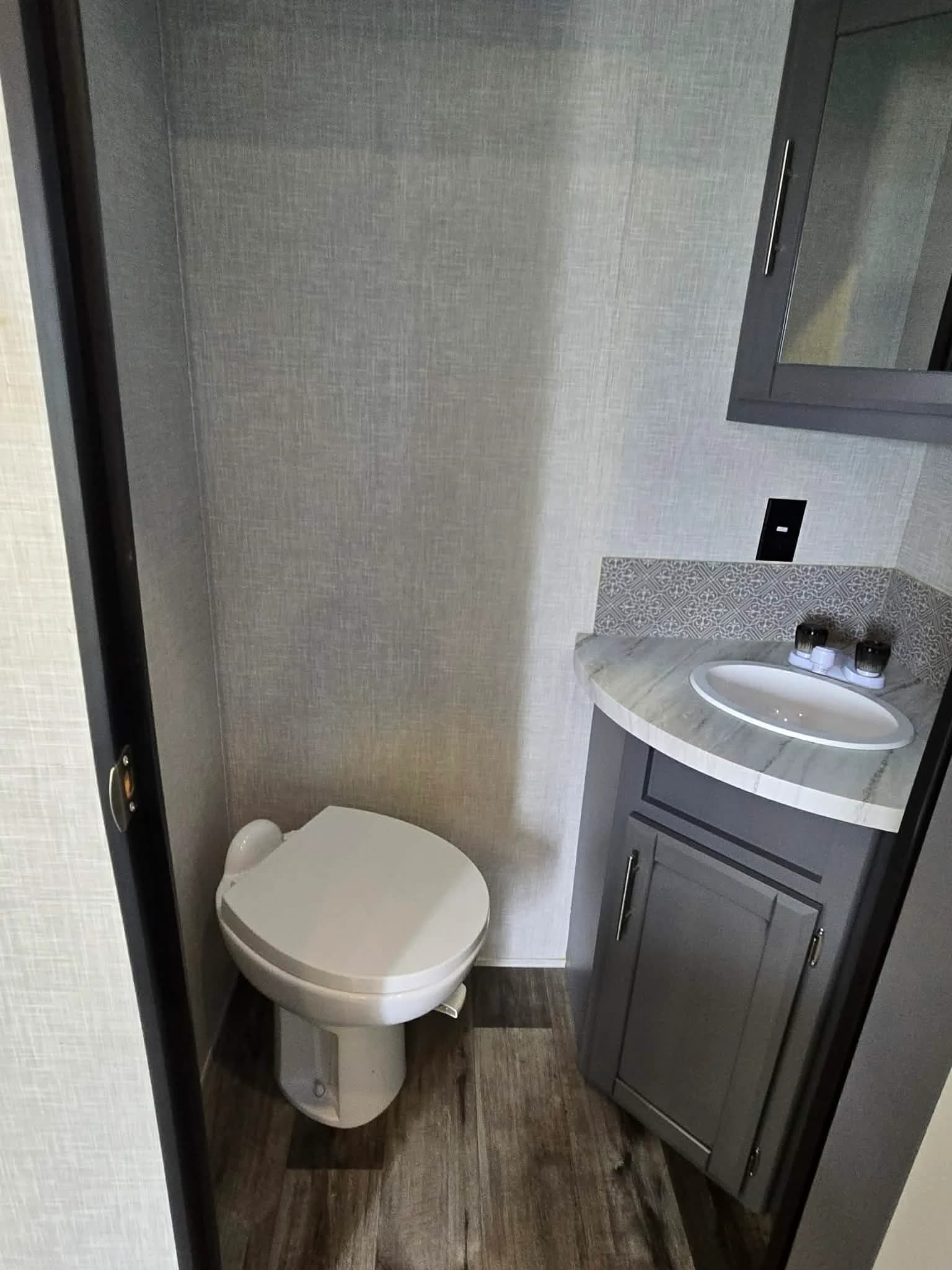 2022 Keystone Volante 3851FL