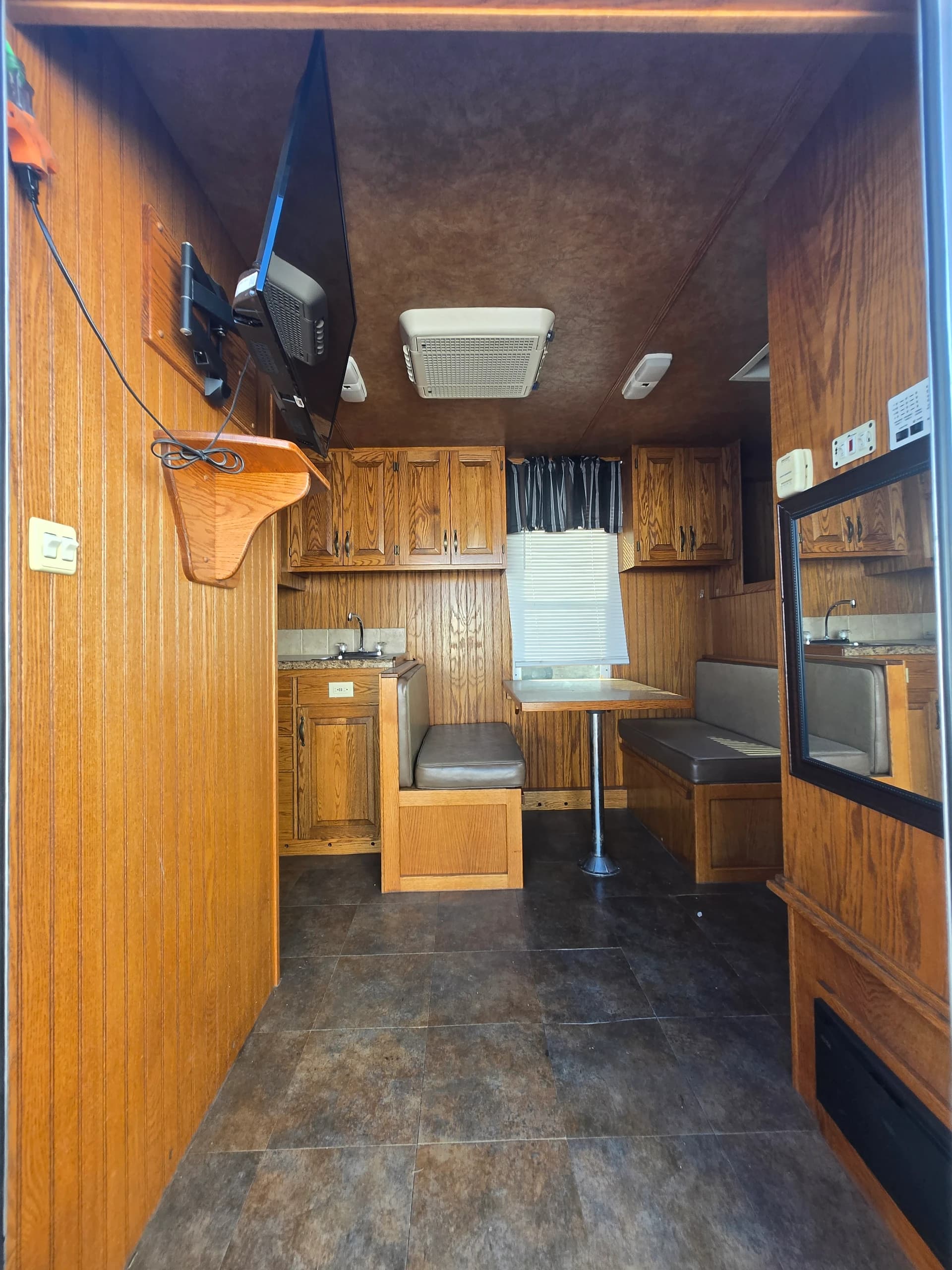 2004 Featherlite 4941 86X40