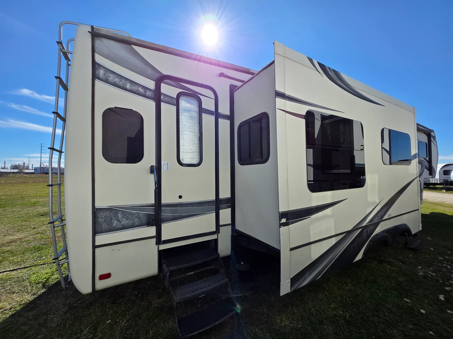 2015 Keystone Montana 3735MK
