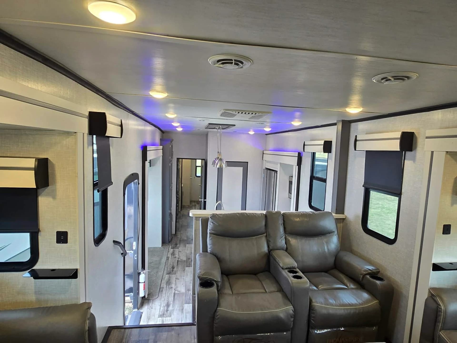 2022 Keystone Volante 3851FL