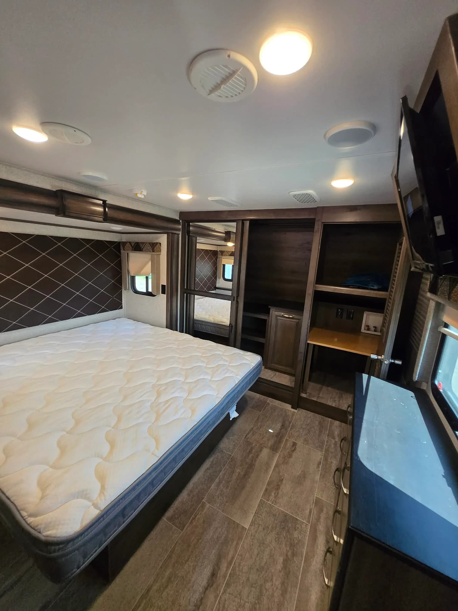 2019 Keystone Montana 3701LK