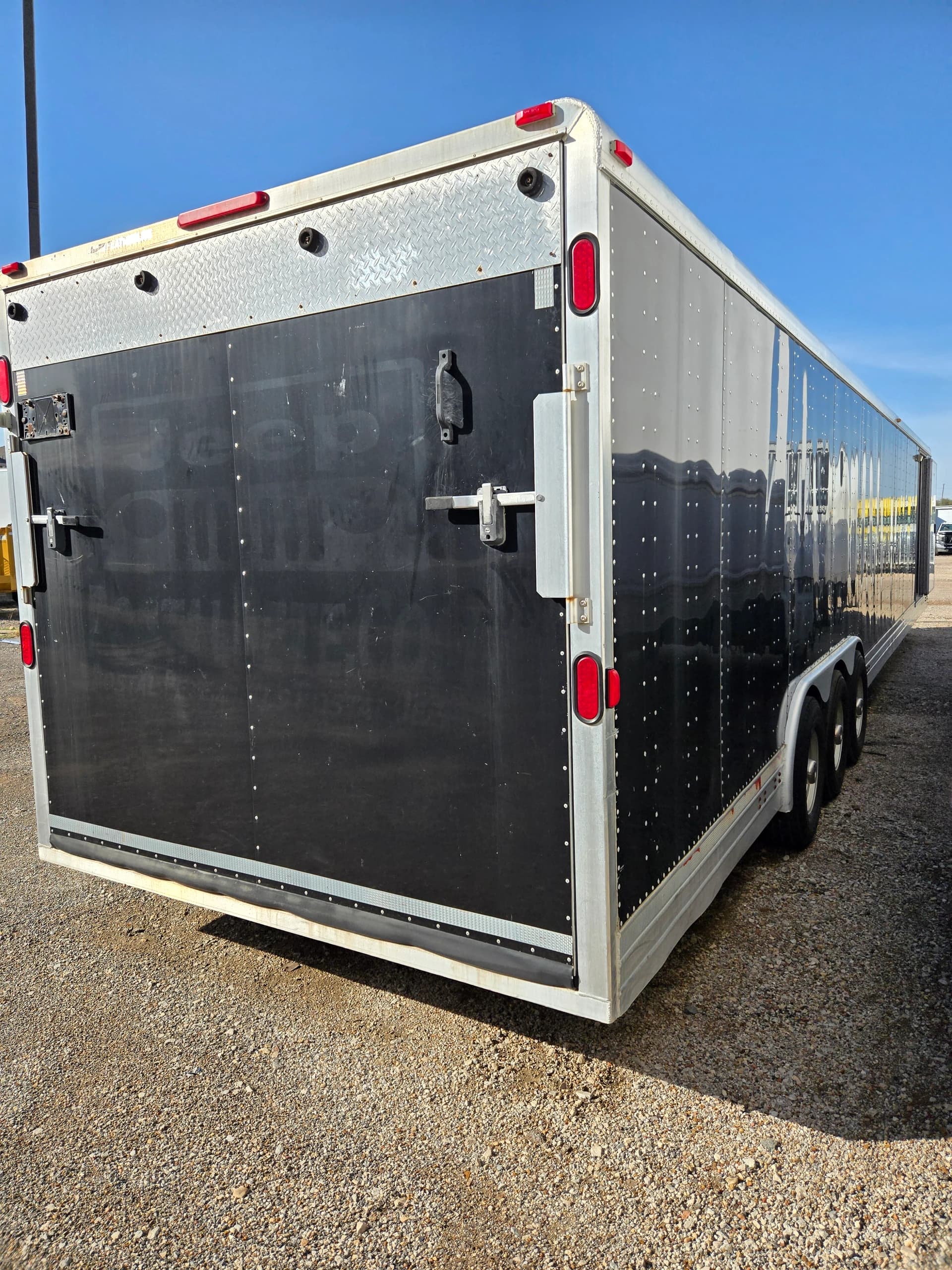 2004 Featherlite 4941 86X40