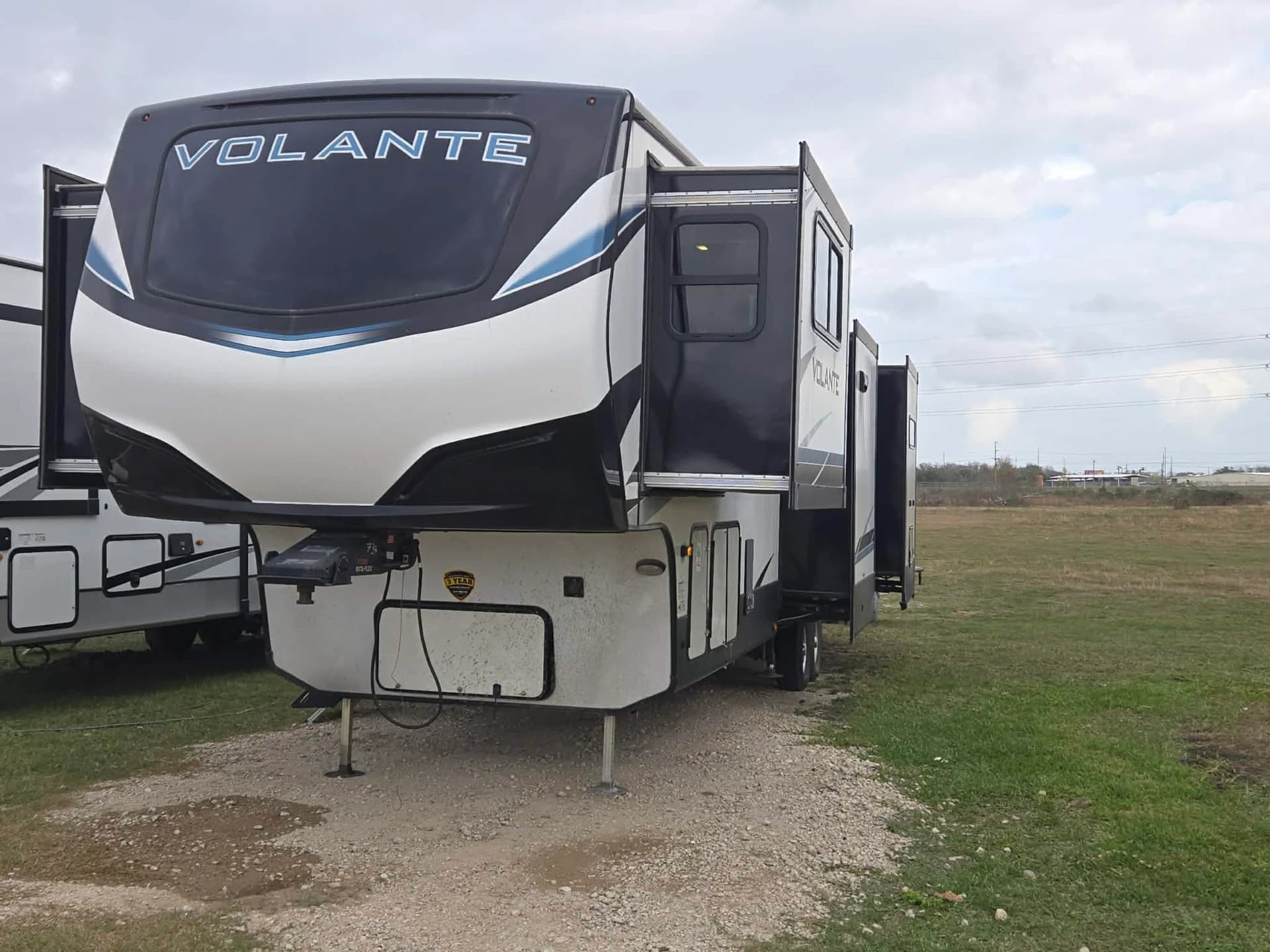 2022 Keystone Volante 3851FL