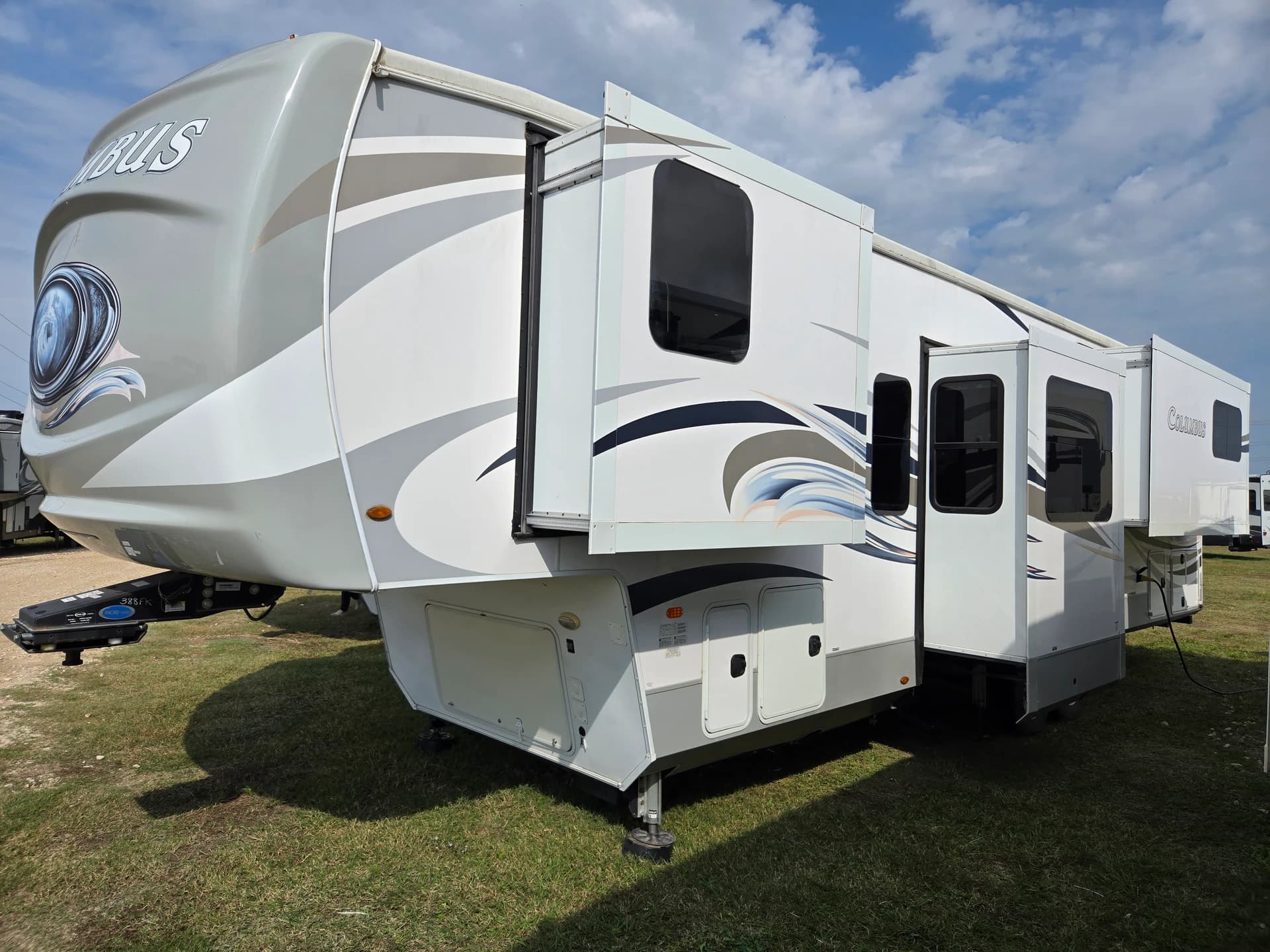 2021 Palomink Columbus 388FK